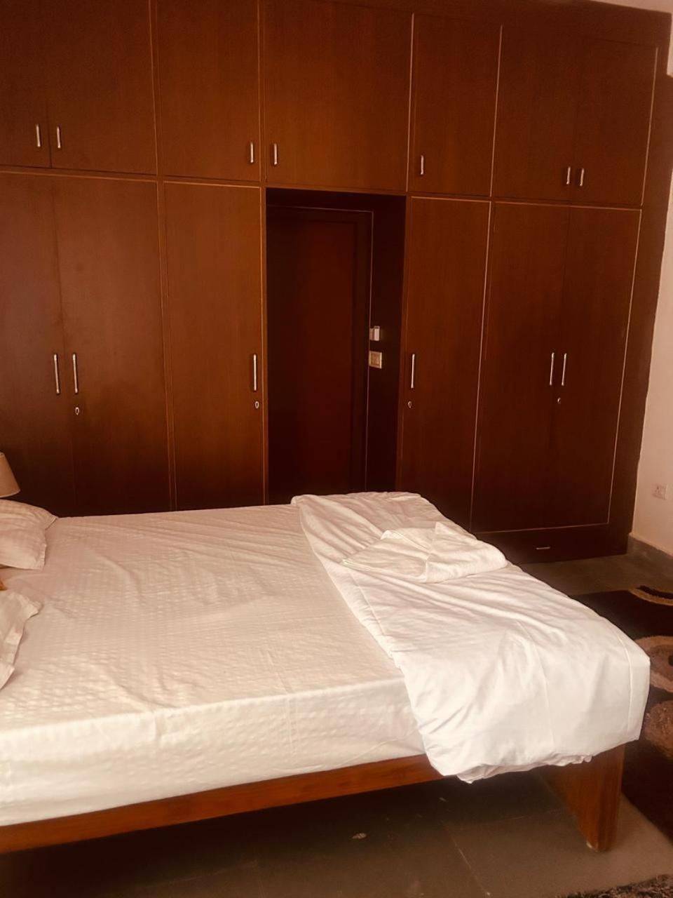 The English Gaon 4 Bhk Бхопал Екстер'єр фото
