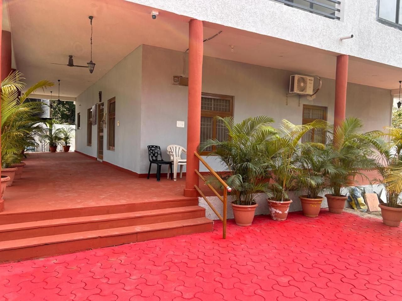 The English Gaon 4 Bhk Бхопал Екстер'єр фото