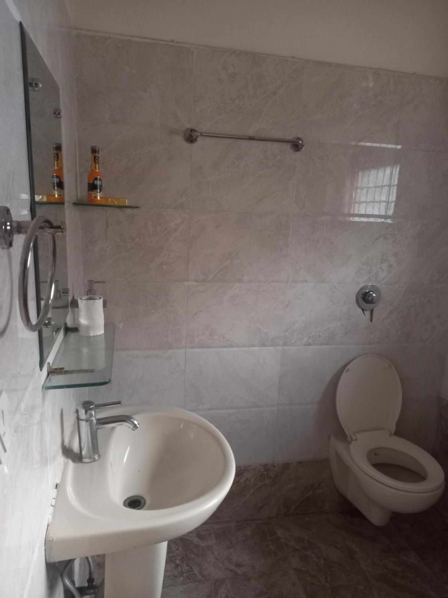 The English Gaon 4 Bhk Бхопал Екстер'єр фото